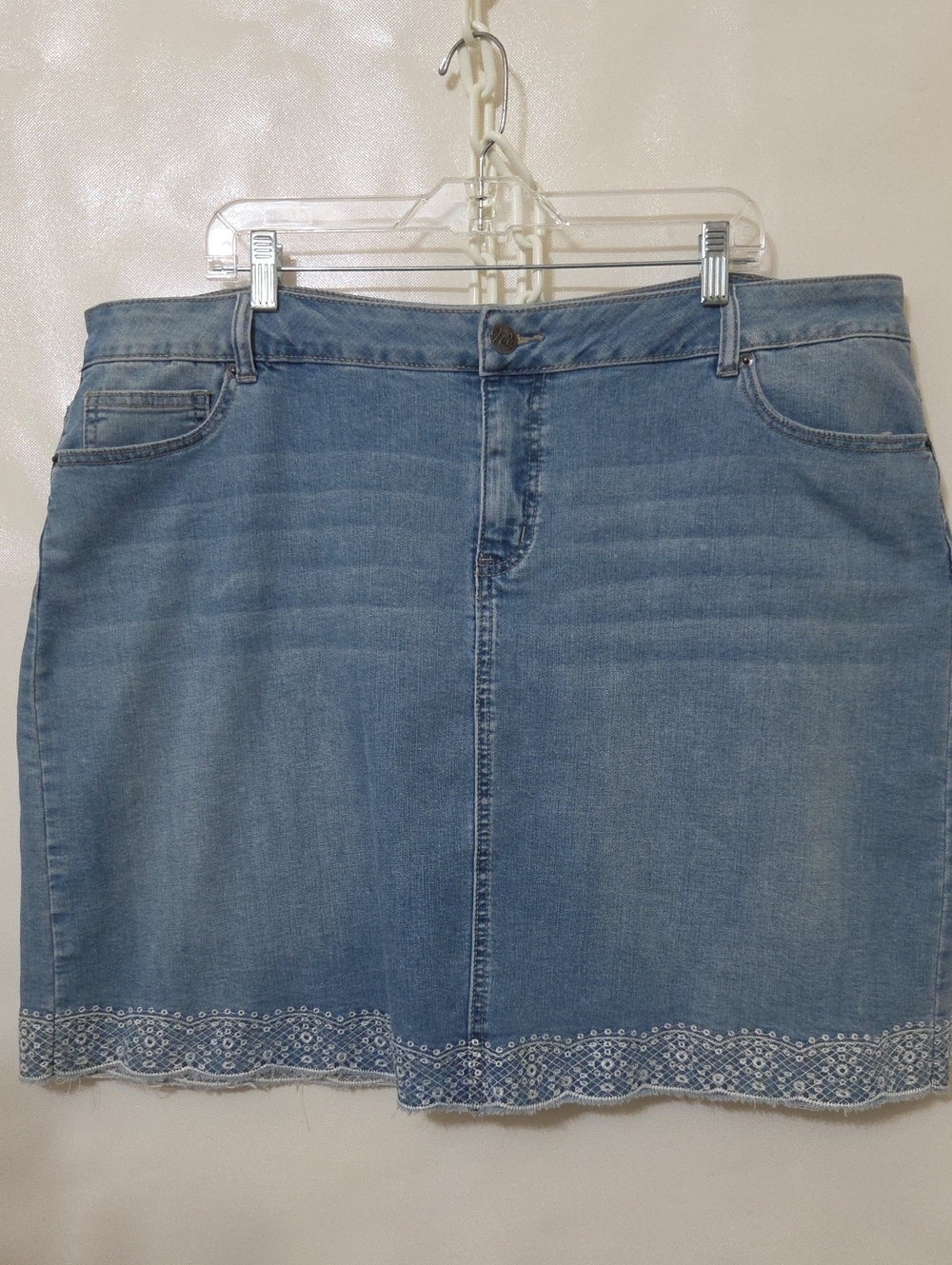 Westport Women's Light Blue Denim‎ Mini Skirt with Embroidered Hem - Size 20